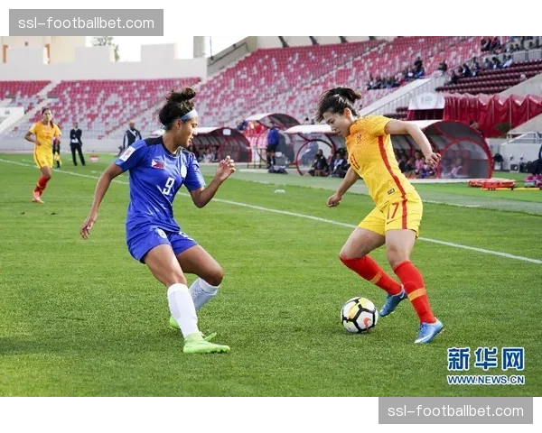 “足球无疆界”公益项目在约旦难民营启动，本泽马到场支持